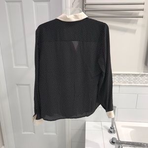 Neiman Marcus Tops - Neiman Marcus 100% Silk Button Down Size 10 Neiman Marcus Tops - Neiman Marcus 100% Silk Button Down Size 10